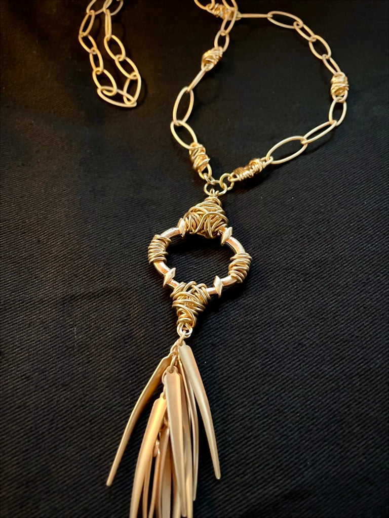 The Gold Wispy necklace
