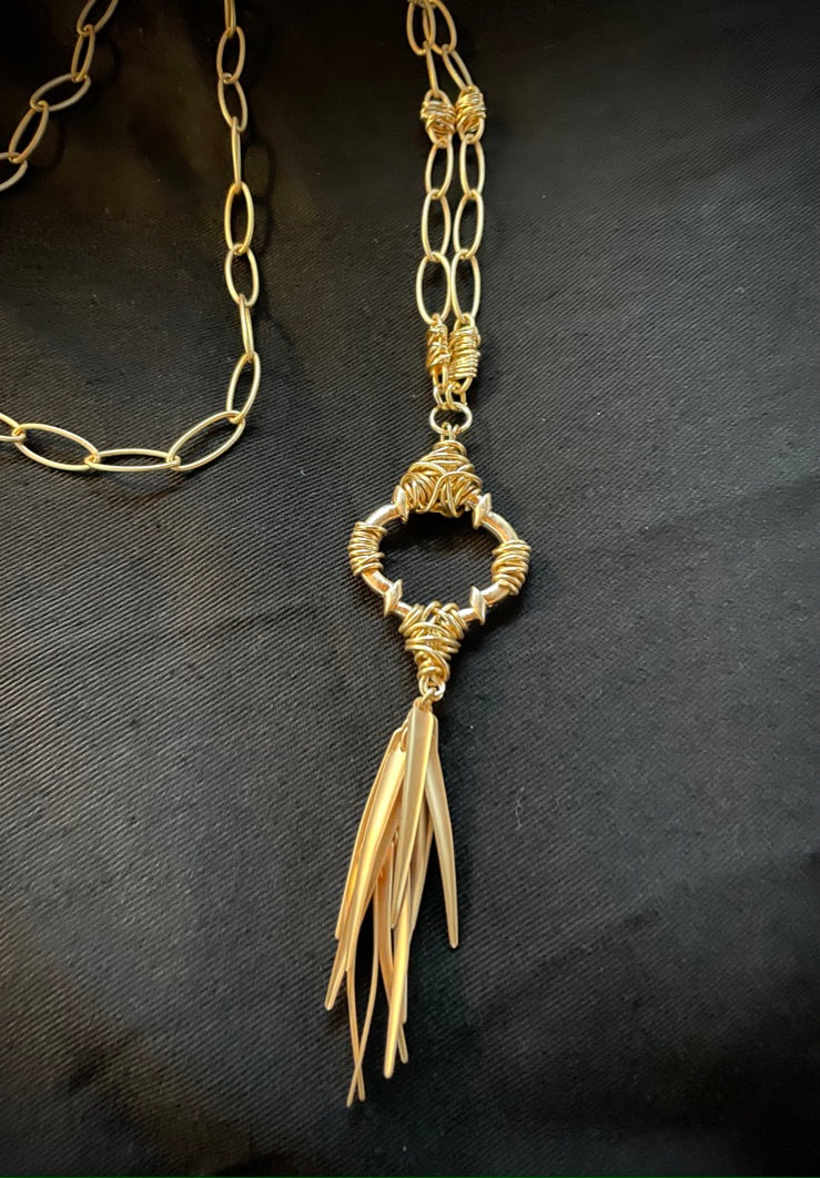 The Gold Wispy necklace