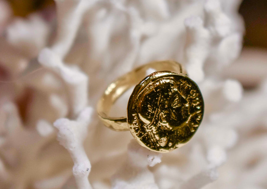 9CT/22CT GOLD 1OTH ANGEL COIN RING RQ00076 - City of London Jewellers
